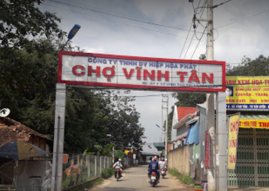 Các món ăn đường phố hấp dẫn và quầy hàng ăn tại Chợ Vĩnh Điện