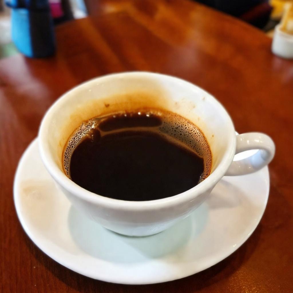 Ly cà phê đậm đà hương vị đặc trưng đất đỏ bazan tại Cafe Thanh Trúc.