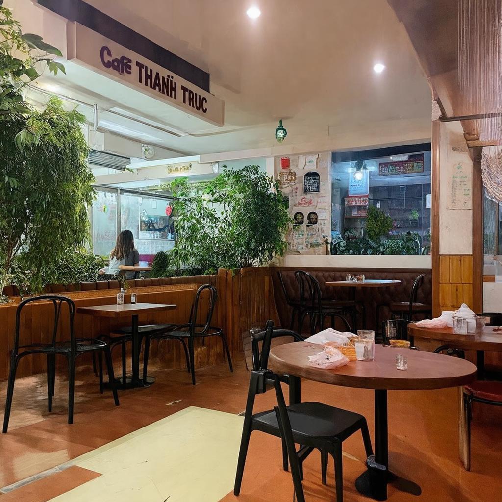 Không gian thoáng đãng, ấm cúng tại Cafe Thanh Trúc 420 Nguyễn Viết Xuân Pleiku.