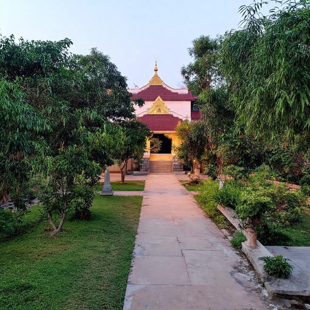 Khung cảnh thanh tịnh và yên bình trong khuôn viên tu viện Vĩnh Nghiêm đường HT31, thích hợp cho thiền định và suy ngẫm.