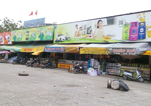 Sản phẩm tươi ngon bày bán tại Chợ Hoàng Mai Nghệ An