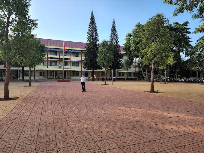 Hinh anh Truong THPT Krong Ana tai Buon Trap Dak Lak nhin tu ngoai vao