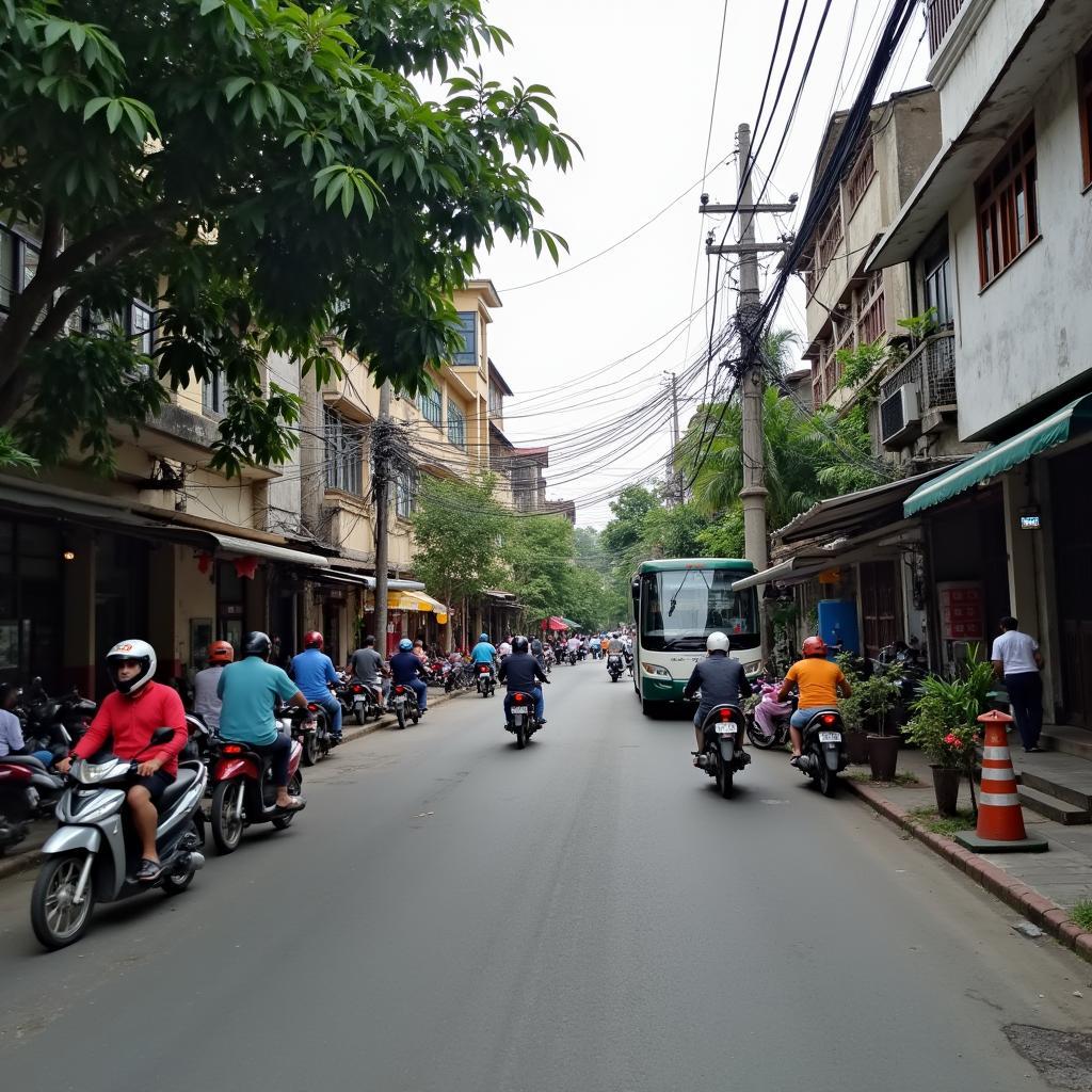 Giao thông trên đường Lĩnh Nam, khu vực ngõ 255, với xe buýt và hoạt động dân cư
