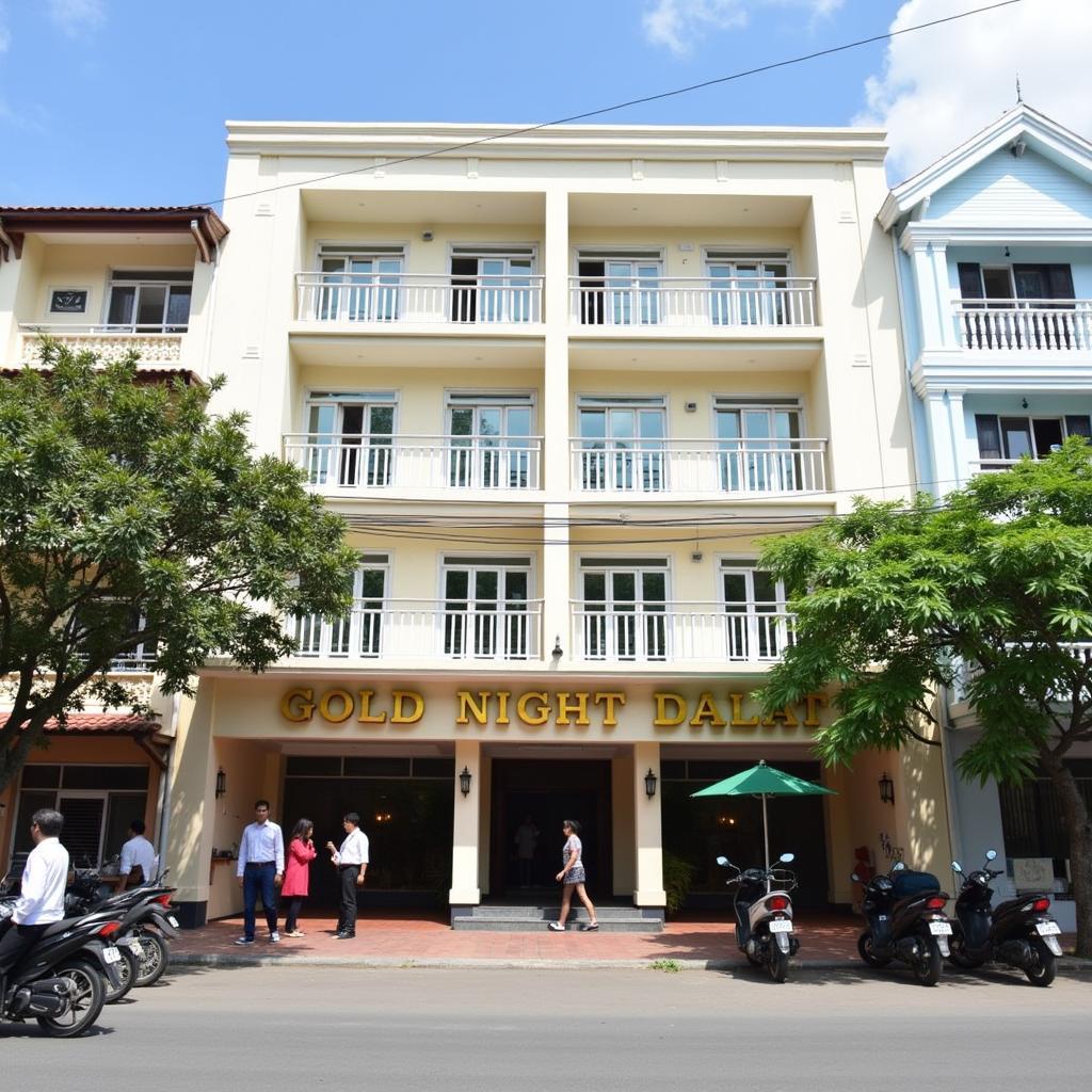 Vị trí thuận lợi của Gold Night Hotel Dalat tại trung tâm thành phố sầm uất