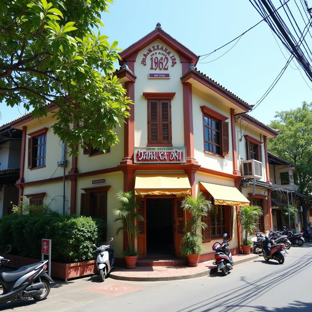 Toàn cảnh bên ngoài của Da Nang 1962 Inn tại 24 An Cư 5 quận Sơn Trà, Đà Nẵng với phong cách hoài cổ.