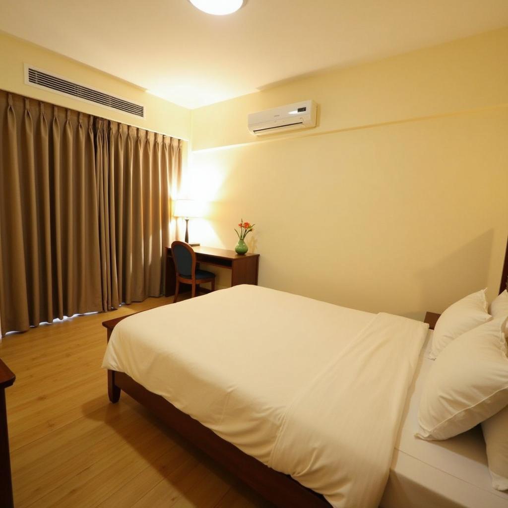 Nội thất bên trong một phòng nghỉ tiêu chuẩn tại Khách sạn Hoàng Tử Mỹ Đình, sạch sẽ, gọn gàng với giường ngủ, bàn làm việc nhỏ.