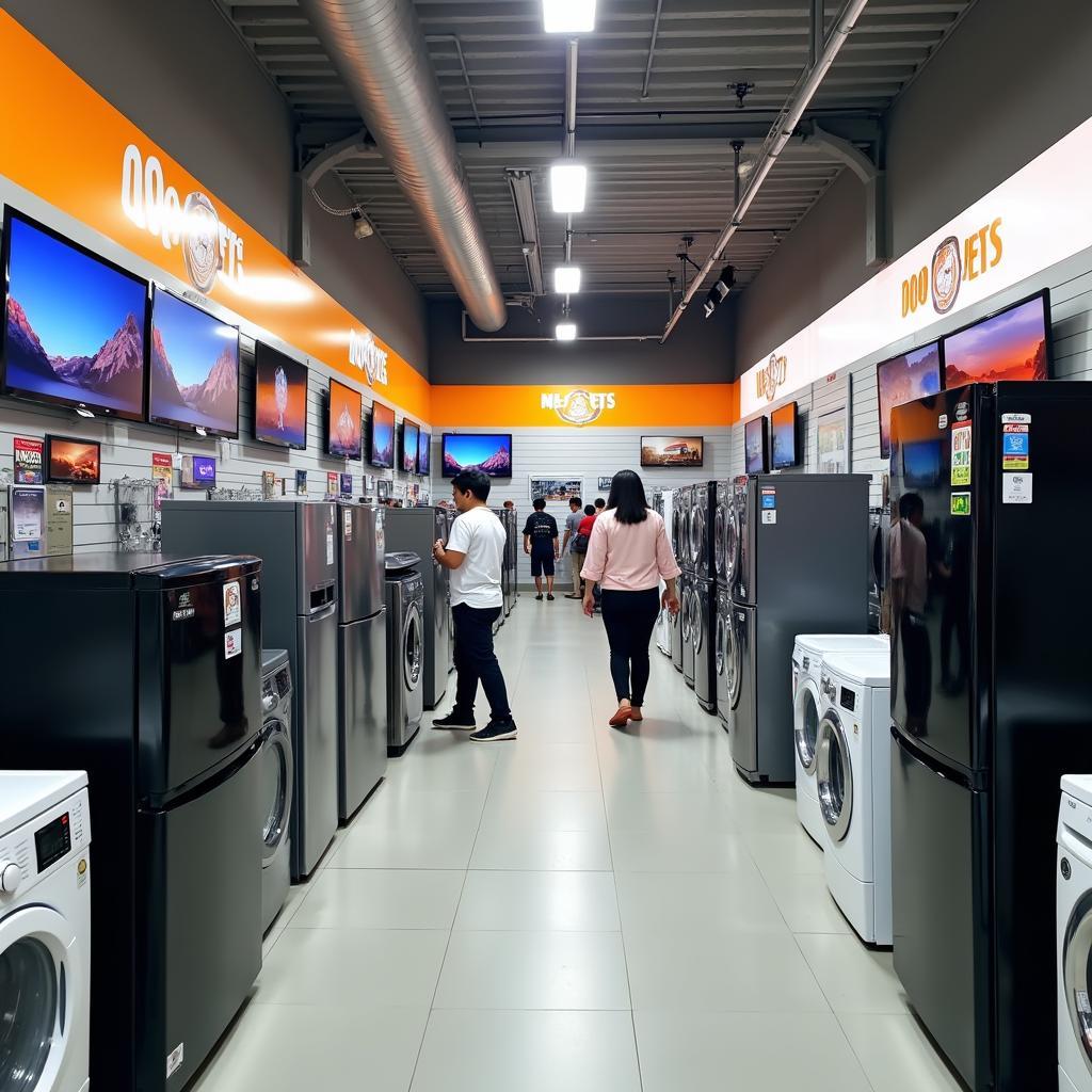 Bên trong MediaMart Chí Linh với đa dạng sản phẩm điện tử, điện lạnh