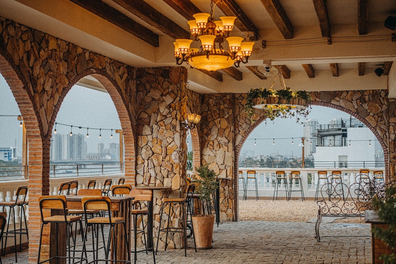Chill há»›t náº¥c vá»›i Cháº¡ng Váº¡ng Rooftop, khoáº£ng bÃ¬nh yÃªn giá»¯a thÃ nh phá»‘ nhá»™n nhá»‹p 13