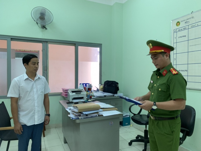 Ông Đồng Minh Duy, Giám đốc CÔNG TY TNHH MTV TM DV DUY PHÚC THỊNH, trong quá trình khởi tố liên quan đến vụ buôn lậu hạt điều