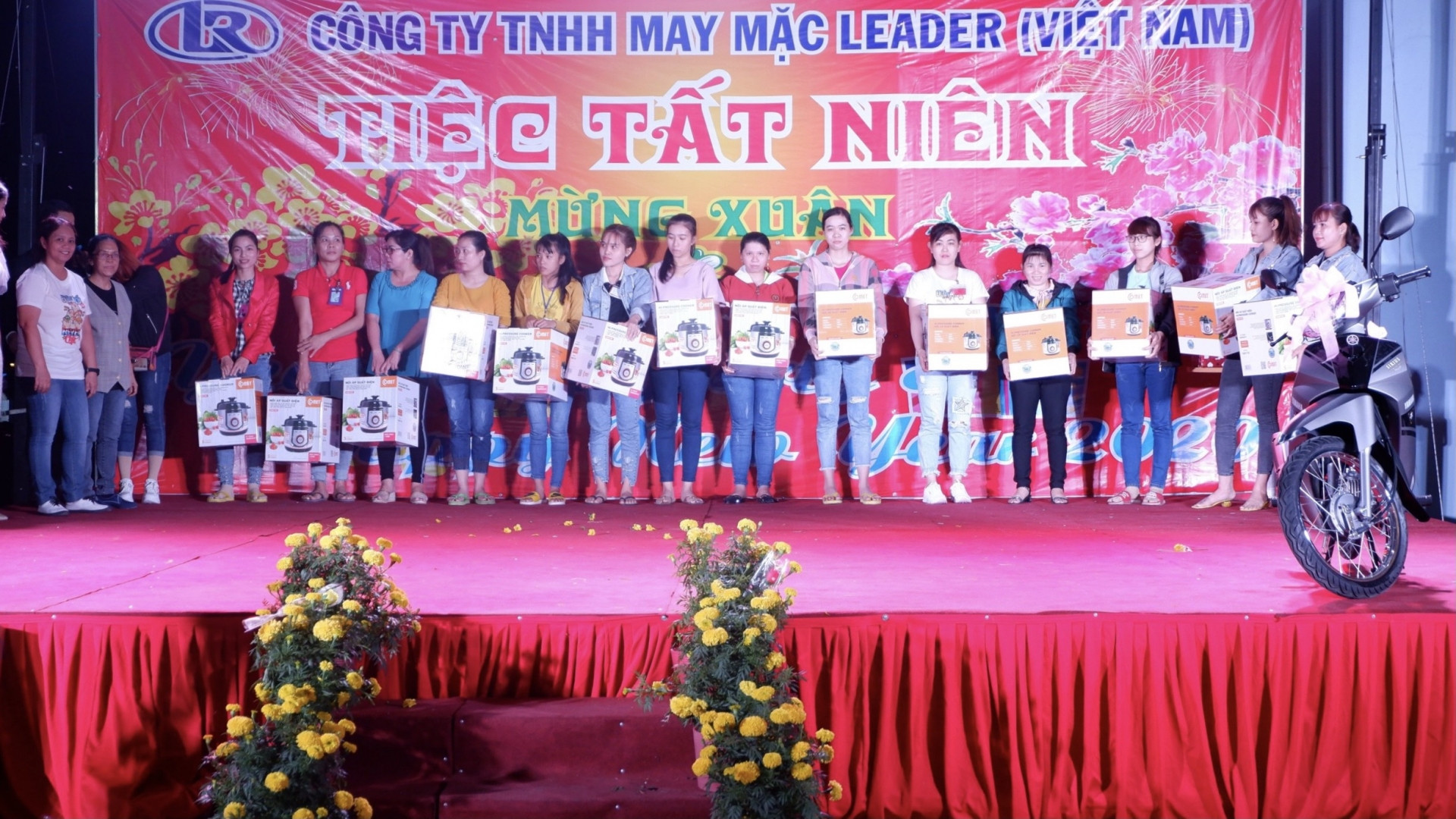 Công ty TNHH May mặc Leader (Việt Nam) tổ chức tiệc tất niên cho công nhân