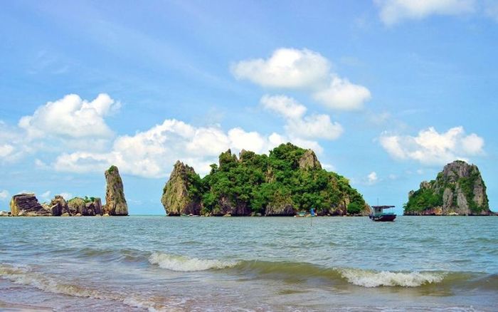 Biểu tượng Hòn Phụ Tử tại Kiên Lương Kiên Giang trước và sau sự kiện