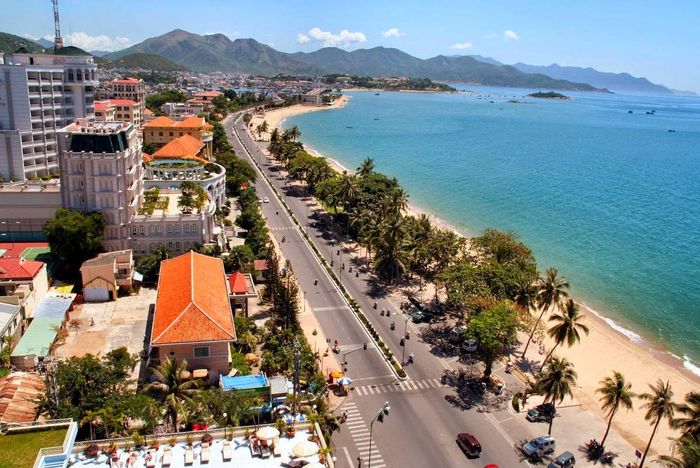 Toàn cảnh bãi biển Nha Trang trong xanh, kinh nghiệm du lịch tự túc