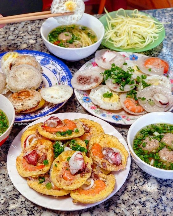 Bánh căn mực Nha Trang hấp dẫn, món ăn vặt khi du lịch tự túc