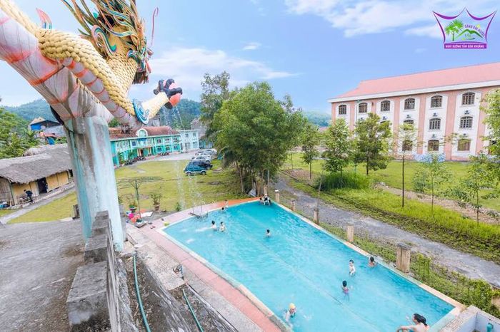 Suối khoáng Mỹ Lâm là điểm tham quan và nghỉ ngơi gần trung tâm Thành phố Tuyên Quang