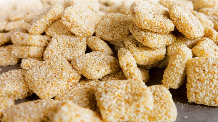 Bánh khô mè Cẩm Lệ - đặc sản Đà Nẵng làm quà bình dị