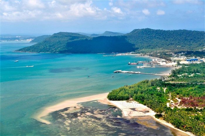 Bãi Vòng Phú Quốc sở hữu đường bờ biển dài 7km với khung cảnh thiên nhiên hoang sơ.