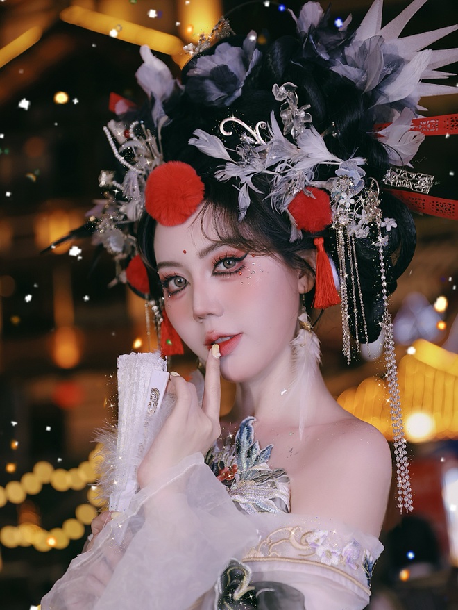 Thế giới cổ tích qua góc nhìn của TikToker Hồng Hạnh với những bộ váy công chúa lộng lẫy