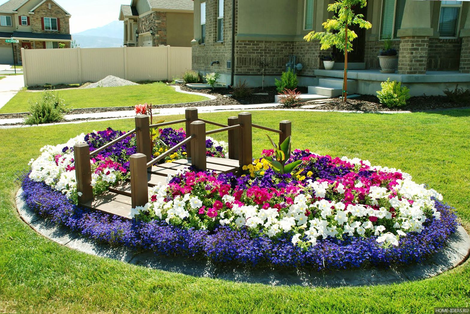 Thiết kế vườn hoa nhỏ đẹp có lối đi tinh tế