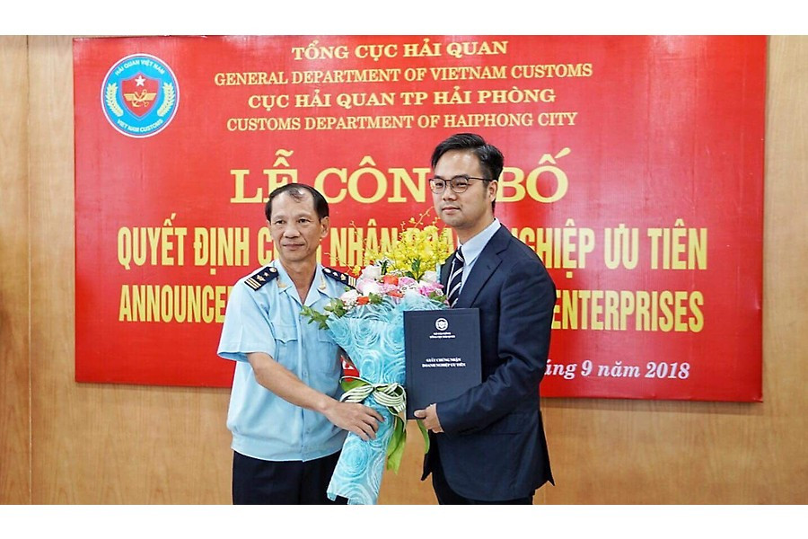 Lễ công bố danh hiệu doanh nghiệp ưu tiên cho allintitle:công ty tnhh regina miracle international việt nam tại Hải Phòng