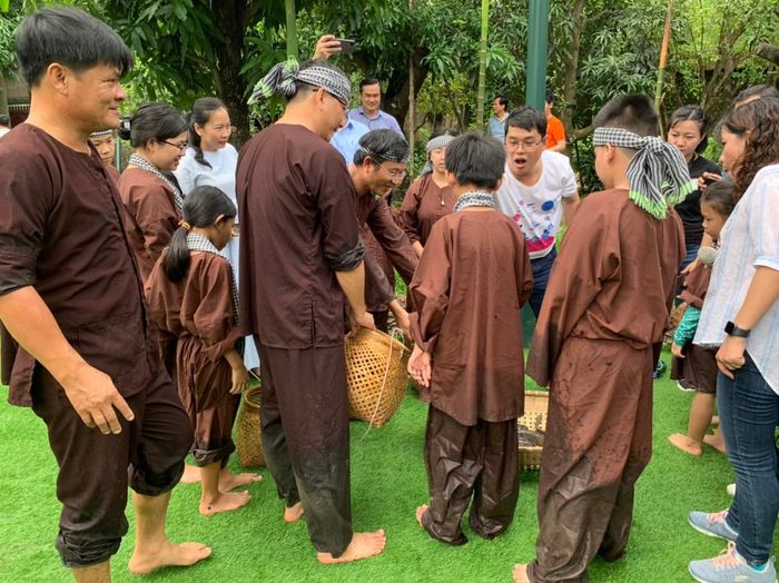 Câu cá, bắt cá là những hoạt động thú vị mà bạn có thể tham gia ở đây