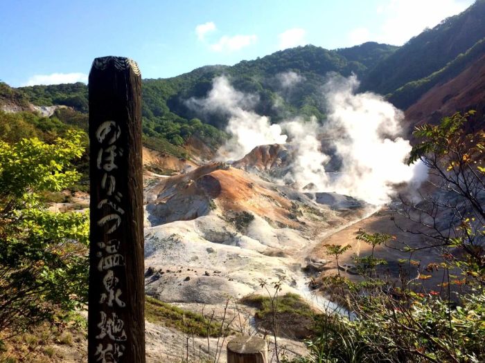 Du lịch Hokkaido tháng 7: Cảnh quan Thung lũng Địa ngục Jigokudani ở Noboribetsu