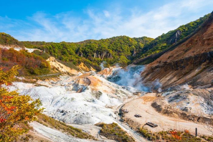 Du lịch Hokkaido tháng 7: Hồ nước nóng tự nhiên ở Noboribetsu