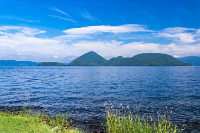 Du lịch Hokkaido tháng 7: Cảnh hồ Toya với pháo hoa trên mặt nước