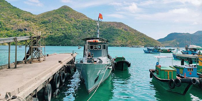 Khung cảnh hoàng hôn yên bình tại Vịnh Bến Đầm