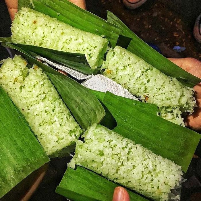 Bánh ống lá dứa, món ngon dân dã Hòn Tre tự túc