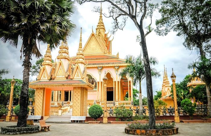 Chùa Cò Trà Vinh, một công trình kiến trúc Phật giáo lâu đời từ năm 1677