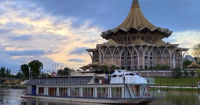 Du Thuyền Royal Kuching River Cruise