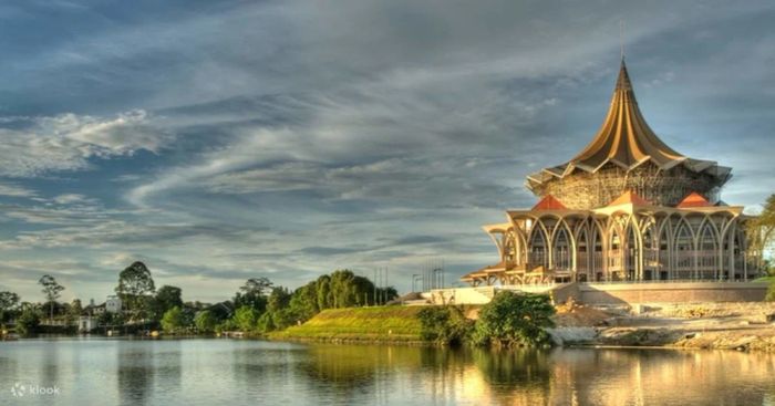 Bến Tàu Kuching Waterfront – Địa điểm du lịch Kuching