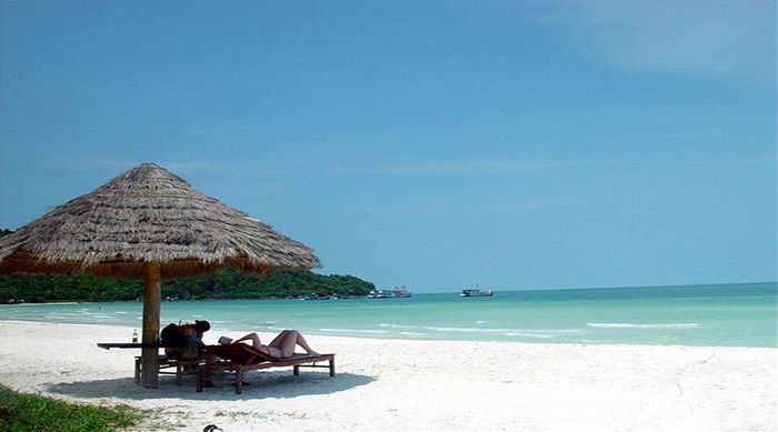 Biển Bãi Vòng Phú Quốc đẹp hoang sơ, lãng mạn như tranh vẽ, là nơi lý tưởng để thư giãn.
