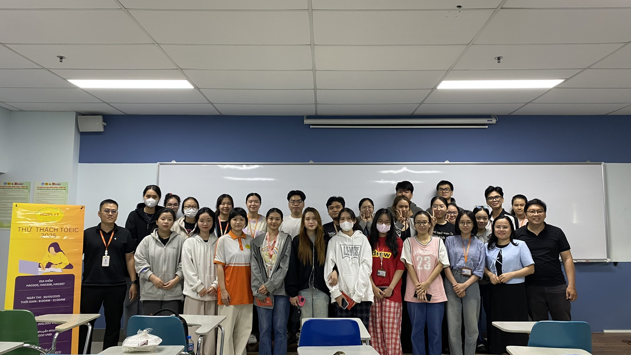Toàn thể nhân viên và ban lãnh đạo Công ty TNHH Tin học Minh Thái trong sự kiện cuối năm