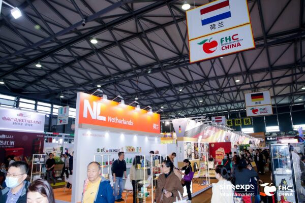 Gian hàng thực phẩm quốc tế tại triển lãm FHC Shanghai, nơi CÔNG TY TNHH THƯƠNG MẠI I SHOW tìm kiếm đối tác mới.