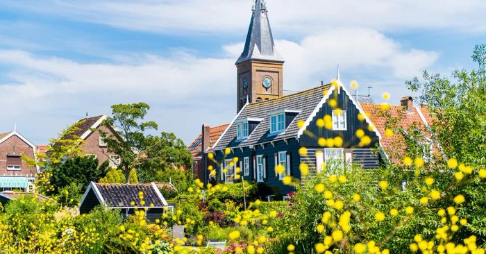 Thành phố Amsterdam với hệ thống kênh đào và kiến trúc độc đáo