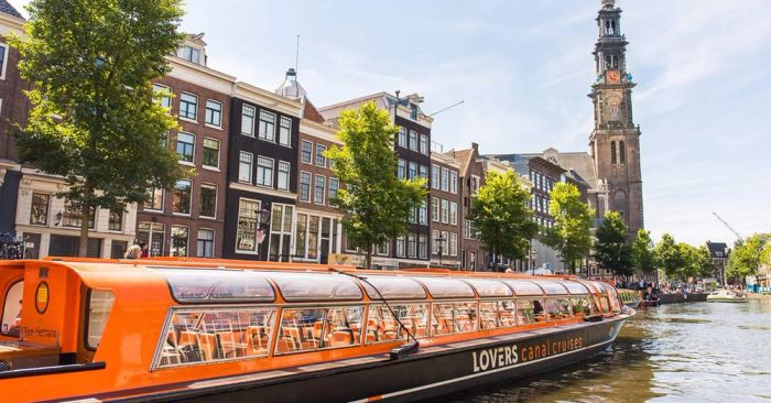 Du thuyền trên kênh đào Amsterdam, khám phá vẻ đẹp thành phố
