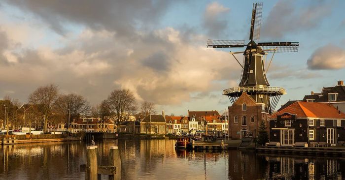 Cối xay gió Molen De Adriaan, biểu tượng lịch sử của Haarlem