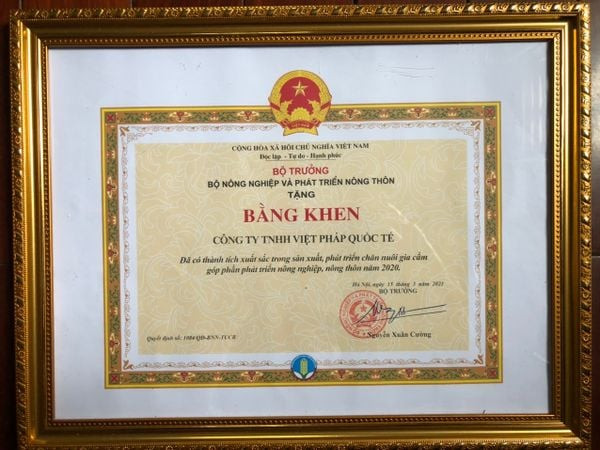 Giấy khen của Bộ Nông nghiệp và Phát triển Nông thôn Việt Nam dành cho Công ty TNHH Việt Pháp Quốc Tế và ông Trịnh Quang Thanh