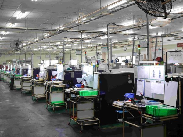 Khu vực sản xuất tại Công ty TNHH Công nghiệp Sansei Việt Nam với máy tiện CNC