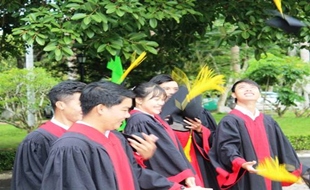 Quang cảnh ngày tốt nghiệp sinh viên ngành nông nghiệp, nguồn nhân lực tiềm năng cho Công ty TNHH Hóa Nông Lúa Vàng