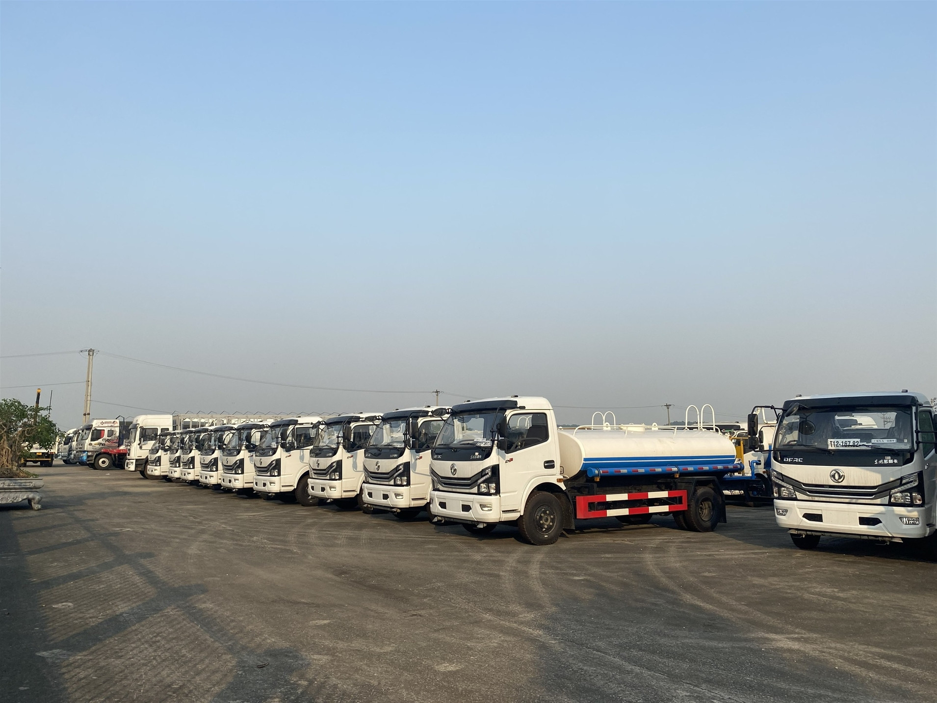 Bãi xe Công Ty TNHH ô tô Đông Phong Việt Nam