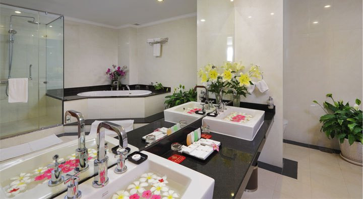 Ban công phòng Park Diamond Suite với tầm nhìn biển tại Khách sạn Park Diamond Phan Thiết