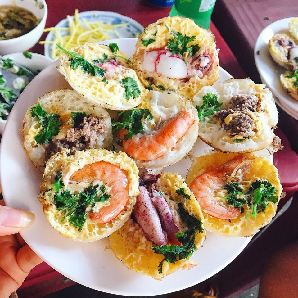 Bánh căn Nha Trang, món ăn đường phố hấp dẫn gần Khách sạn Dendro Gold Nha Trang