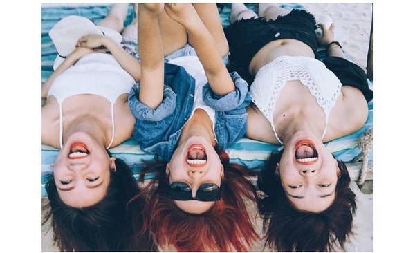 Chỉnh sửa màu sắc ảnh du lịch cùng bạn thân hài hòa
