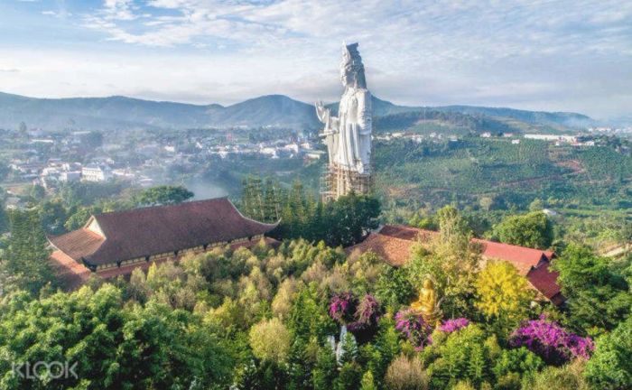 Chiêm bái Chùa Linh Ẩn Đà Lạt, nơi có tượng Phật Di Lặc và Phật Bà Quan Âm cao nhất Việt Nam.