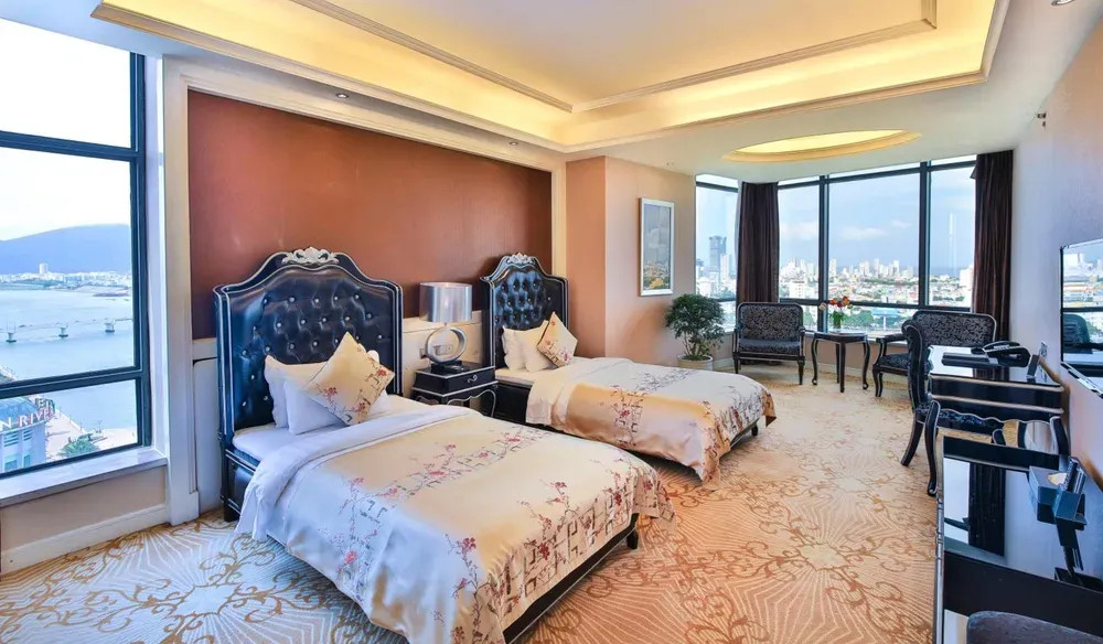 Brilliant Hotel Đà Nẵng với kiến trúc sang trọng và tầm nhìn ra sông Hàn, là khách sạn đà nẵng sông hàn 4 sao hàng đầu