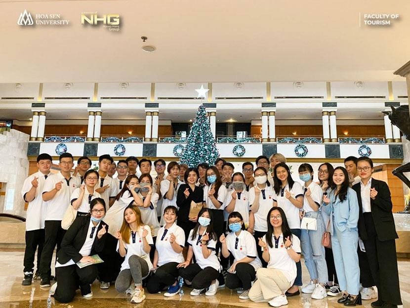Các sinh viên của Trường Đại học Hoa Sen trong chuyến tham quan thực tế tại Hotel Tour tại Lotte Legend hotel Sài Gòn