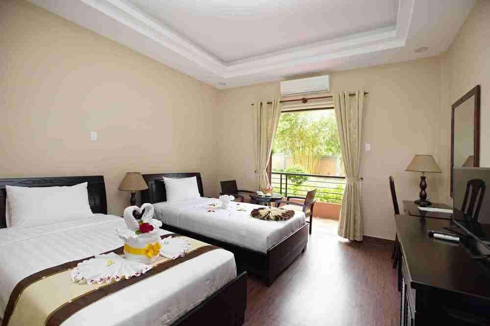 Căn phòng hai giường có thiết kế hiện đại và thoáng mát của Blue Bay Mui Ne Resort and Spa - Khách sạn Mũi Né gần biển