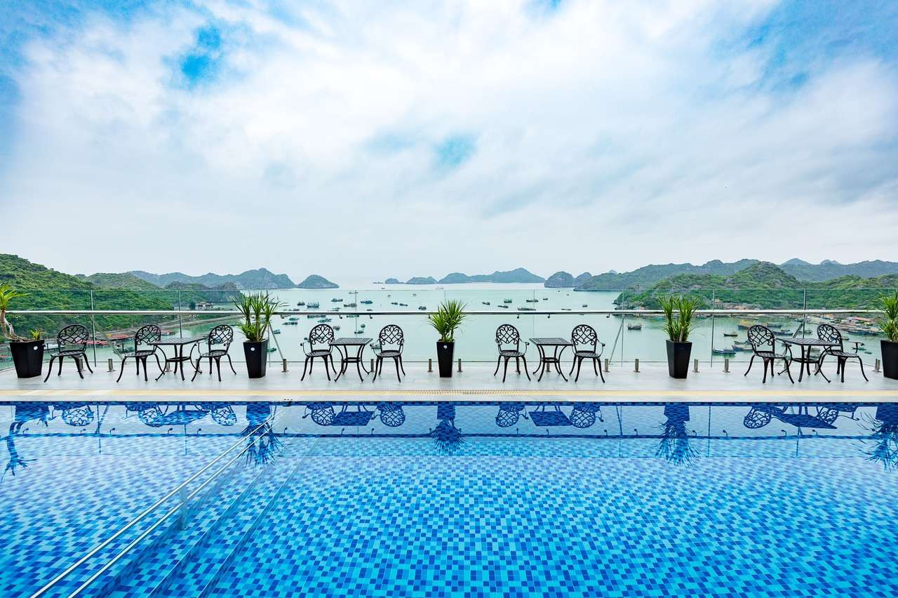 Cat Ba Paradise Hotel - Sky bar & Massage - Hồ bơi vô cực khách sạn Cát Bà 4 sao
